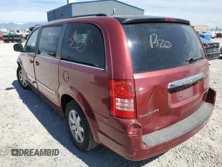 2010 Chrysler Town & Country Touring z VIN 2A4RR5D12AR492111, wystawiony jako Copart lot #58997205 z przebiegiem Nie podano mil oraz Szkoda całkowita • Salvage title. Historia ofert i sprzedaży dostępna na DreamBid. Obrazek 2.
