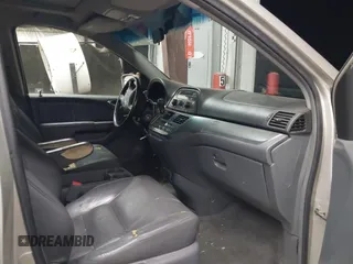 2006 Honda Odyssey EX-L with VIN 5FNRL38626B408275, listed as a IAAI auction lot 41789216 with 249,737 mi miles. Bid and sale history available at carsss.com. Image 5.