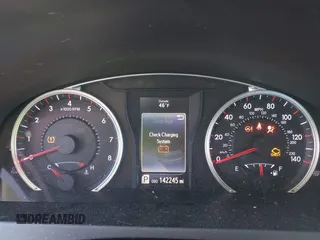2017 Toyota Camry XLE z VIN 4T1BF1FK3HU424732, wystawiony jako IAAI lot #41684988 z przebiegiem 142 245 mil mil oraz . Historia ofert i sprzedaży dostępna na DreamBid. Obrazek 7.