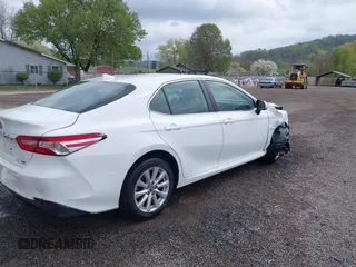 2019 Toyota Camry LE z VIN 4T1B11HK8KU819721, wystawiony jako IAAI lot #42127411 z przebiegiem 101 333 mil mil oraz . Historia ofert i sprzedaży dostępna na DreamBid. Obrazek 4.