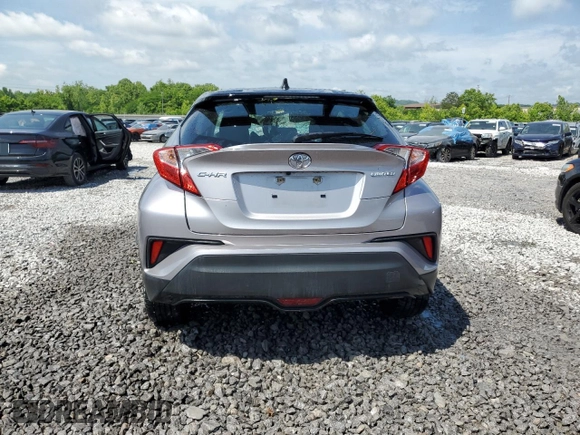 2020 Toyota C-HR LE z VIN JTNKHMBX5L1090324, wystawiony jako Copart lot #55986685 z przebiegiem 46 063 mil mil oraz Szkoda całkowita • Salvage title. Historia ofert i sprzedaży dostępna na DreamBid. Obrazek 6.