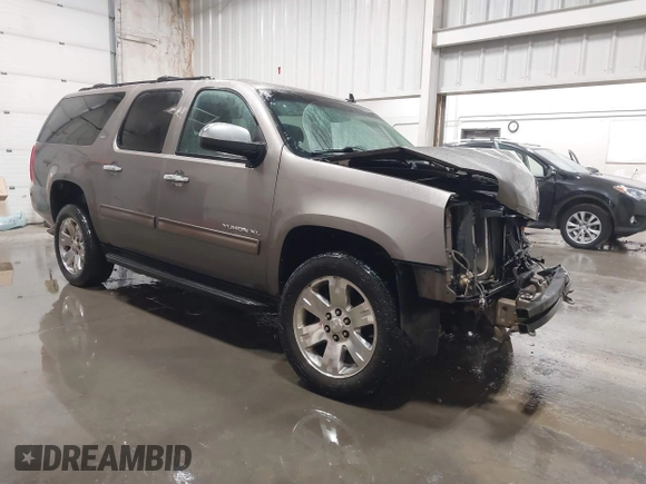 2014 GMC Yukon XL SLT with VIN 1GKS2KE76ER166776, listed as a IAAI auction lot 41056887 with 206,773 mi miles. Bid and sale history available at carsss.com. Image 1.
