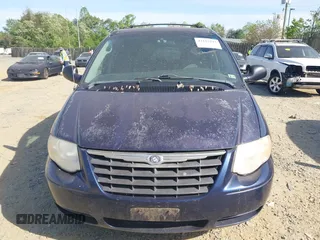 2005 Chrysler Town & Country LX with VIN 2C4GP44R45R232608, listed as a IAAI auction lot 42115292 with 145,502 mi miles. Bid and sale history available at carsss.com. Image 6.