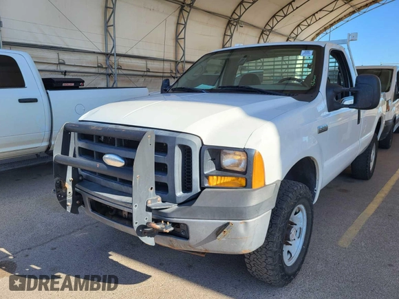 2007 Ford F-250 XL z VIN 1FTNF21517EB22731, wystawiony jako IAAI lot #42563444 z przebiegiem 165 792 mil mil oraz . Historia ofert i sprzedaży dostępna na DreamBid. Obrazek 18.