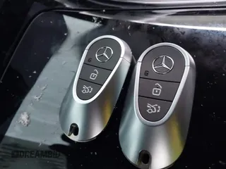 2024 Mercedes-Benz CLE 300 z VIN W1KMJ4HB7RF023870, wystawiony jako IAAI lot #41165727 z przebiegiem 4 831 mil mil oraz . Historia ofert i sprzedaży dostępna na DreamBid. Obrazek 11.