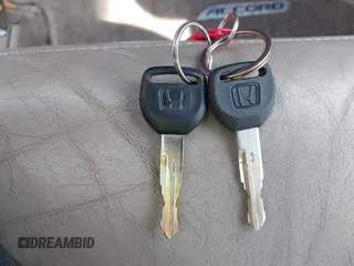 1997 Honda Accord EX z VIN 1HGCD5565VA024907, wystawiony jako IAAI lot #41797909 z przebiegiem 209 738 mil mil oraz . Historia ofert i sprzedaży dostępna na DreamBid. Obrazek 11.
