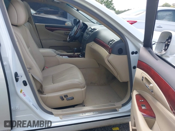 2007 Lexus LS 460 z VIN JTHBL46F675004925, wystawiony jako IAAI lot #42150011 z przebiegiem 127 444 mil mil oraz . Historia ofert i sprzedaży dostępna na DreamBid. Obrazek 5.