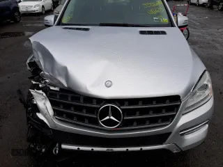2015 Mercedes-Benz M 350 z VIN 4JGDA5HB4FA486635, wystawiony jako Copart lot #55560192 z przebiegiem 47 099 mil mil oraz . Historia ofert i sprzedaży dostępna na DreamBid. Obrazek 7.