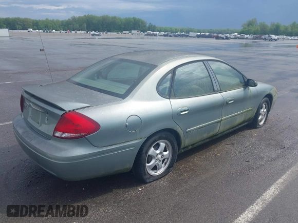2005 Ford Taurus SE with VIN 1FAFP53U55A209369, listed as a IAAI auction lot 42144800 with 152,446 mi miles. Bid and sale history available at carsss.com. Image 4.