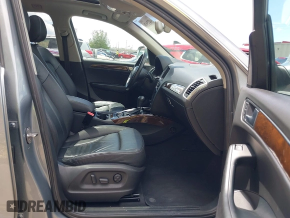 2010 Audi Q5 Premium Plus z VIN WA1LKAFP2AA098178, wystawiony jako IAAI lot #42275676 z przebiegiem 108 640 mil mil oraz . Historia ofert i sprzedaży dostępna na DreamBid. Obrazek 5.
