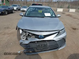 2022 Toyota Camry Hybrid LE with VIN 4T1C31AK9NU595842, listed as a IAAI auction lot 41764564 with 33,783 mi miles. Bid and sale history available at carsss.com. Image 12.