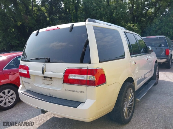 2007 Lincoln Navigator with VIN 5LMFU28557LJ00901, listed as a IAAI auction lot 39925964 with 238,361 mi miles. Bid and sale history available at carsss.com. Image 4.