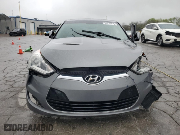 2015 Hyundai Veloster z VIN KMHTC6AD4FU241307, wystawiony jako Copart lot #53704525 z przebiegiem Nie podano mil oraz Szkoda całkowita • Salvage title. Historia ofert i sprzedaży dostępna na DreamBid. Obrazek 5.