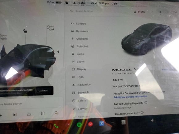2025 Tesla Model Y Long Range with VIN 7SAYGDED8SF218700, listed as a Copart auction lot 84720474 with 1,832 mi miles and Salvage Title. Bid and sale history available at DreamBid. Image 9.