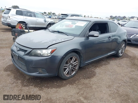 2012 Scion tC z VIN JTKJF5C74C3040019, wystawiony jako IAAI lot #42418457 z przebiegiem 160 579 mil mil oraz . Historia ofert i sprzedaży dostępna na DreamBid. Obrazek 2.