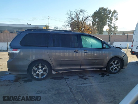 2011 Toyota Sienna SE with VIN 5TDXK3DC5BS064260, listed as a IAAI auction lot 41616160 with 98,505 mi miles. Bid and sale history available at carsss.com. Image 14.