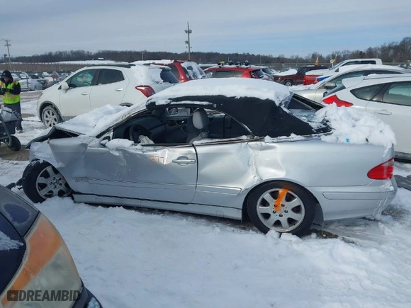 2000 Mercedes-Benz CLK-Class with VIN WDBLK65G5YT054080, listed as a IAAI auction lot 41353771 with 148,501 mi miles. Bid and sale history available at carsss.com. Image 14.