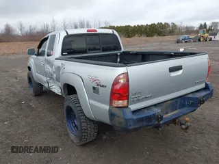 2006 Toyota Tacoma with VIN 5TEUU42N26Z153137, listed as a IAAI auction lot 41802170 with 206,156 mi miles. Bid and sale history available at carsss.com. Image 3.