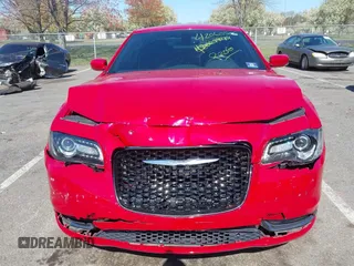 2016 Chrysler 300 S z VIN 2C3CCAGGXGH117091, wystawiony jako IAAI lot #42060505 z przebiegiem 81 938 mil mil oraz . Historia ofert i sprzedaży dostępna na DreamBid. Obrazek 6.