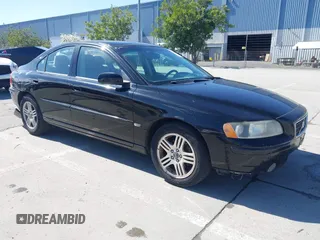 2006 Volvo S60 2.5L Turbo with VIN YV1RS592062518555, listed as a IAAI auction lot 41917007 with 123,634 mi miles. Bid and sale history available at carsss.com. Image 1.