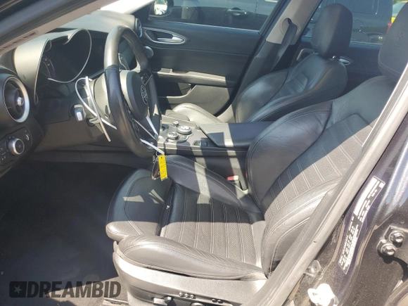 2017 Alfa Romeo Giulia Ti z VIN ZARFAECN9H7549992, wystawiony jako Copart lot #53124905 z przebiegiem 141 375 mil mil oraz Tytuł czysty. Historia ofert i sprzedaży dostępna na DreamBid. Obrazek 7.