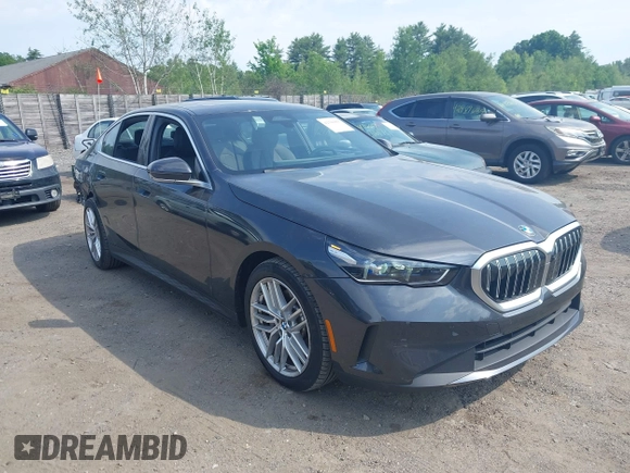 2024 BMW 5 Series 530i с VIN WBA43FJ03RCS39433, выставлен на аукционе IAAI как лот 42396985 с пробегом 2 327 миль миль и . История ставок и продаж доступна на DreamBid. Изображение 1.