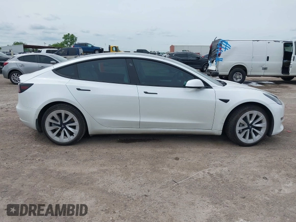 2022 Tesla Model 3 Long Range z VIN 5YJ3E1EB7NF241075, wystawiony jako IAAI lot #42217269 z przebiegiem 28 856 mil mil oraz . Historia ofert i sprzedaży dostępna na DreamBid. Obrazek 13.
