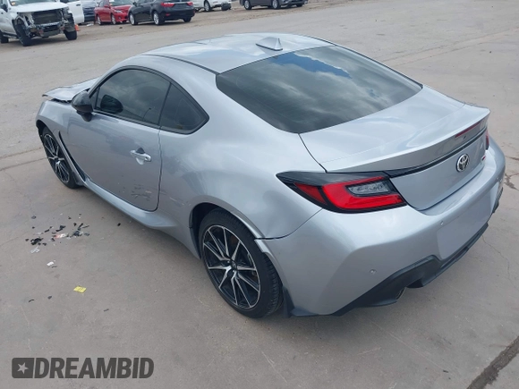 2023 Toyota 86 z VIN JF1ZNBC15P8759916, wystawiony jako IAAI lot #42160271 z przebiegiem 28 360 mil mil oraz . Historia ofert i sprzedaży dostępna na DreamBid. Obrazek 3.