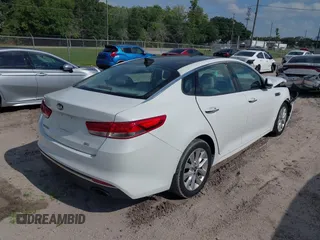 2016 Kia Optima EX z VIN 5XXGU4L31GG064220, wystawiony jako IAAI lot #39443639 z przebiegiem 98 808 mil mil oraz . Historia ofert i sprzedaży dostępna na DreamBid. Obrazek 4.