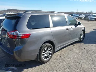 2020 Toyota Sienna XLE Auto Access Seat with VIN 5TDYZ3DC9LS049133, listed as a IAAI auction lot 41705488 with 62,216 mi miles. Bid and sale history available at carsss.com. Image 4.
