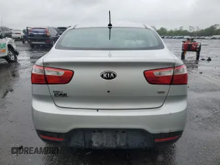 2013 Kia Rio LX z VIN KNADM4A30D6272845, wystawiony jako Copart lot #58018695 z przebiegiem 60 589 mil mil oraz Czysty tytuł • Clean title. Historia ofert i sprzedaży dostępna na DreamBid. Obrazek 6.