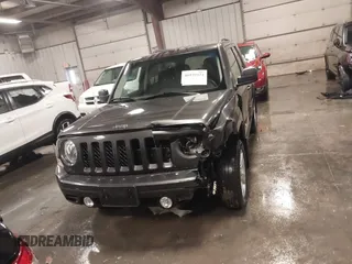 2016 Jeep Patriot Latitude with VIN 1C4NJRFB4GD522942, listed as a IAAI auction lot 40929024 with 86,954 mi miles. Bid and sale history available at carsss.com. Image 12.