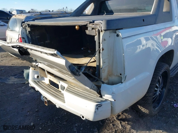 2008 Chevrolet Avalanche LT w/2LT with VIN 3GNEC12028G274590, listed as a IAAI auction lot 41254172 with 350,385 mi miles. Bid and sale history available at carsss.com. Image 14.
