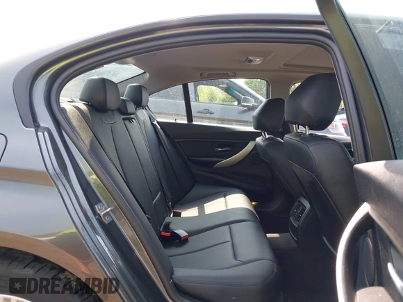 2014 BMW 3 Series 320i xDrive с VIN WBA3C3G53ENS70998, выставлен на аукционе IAAI как лот 42474316 с пробегом 91 411 миль миль и . История ставок и продаж доступна на DreamBid. Изображение 8.