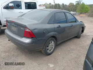 2005 Ford Focus S with VIN 1FAFP34N65W246882, listed as a IAAI auction lot 41894030 with 289,678 mi miles. Bid and sale history available at carsss.com. Image 4.