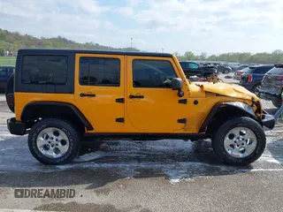 2013 Jeep Wrangler Unlimited Sport z VIN 1C4BJWDG6DL544197, wystawiony jako IAAI lot #41968556 z przebiegiem 121 101 mil mil oraz . Historia ofert i sprzedaży dostępna na DreamBid. Obrazek 14.