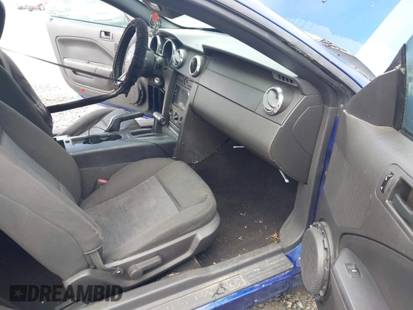 2005 Ford Mustang Deluxe with VIN 1ZVFT80N555143979, listed as a IAAI auction lot 42502001 with 201,721 mi miles and . Bid and sale history available at DreamBid. Image 5.