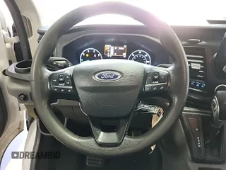 2020 Ford Transit Cargo z VIN 1FTBR2YG1LKA51866, wystawiony jako IAAI lot #42842416 z przebiegiem 141 231 mil mil oraz . Historia ofert i sprzedaży dostępna na DreamBid. Obrazek 13.