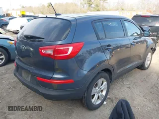 2013 Kia Sportage LX z VIN KNDPBCA2XD7428262, wystawiony jako IAAI lot #41793737 z przebiegiem 82 853 mil mil oraz . Historia ofert i sprzedaży dostępna na DreamBid. Obrazek 4.