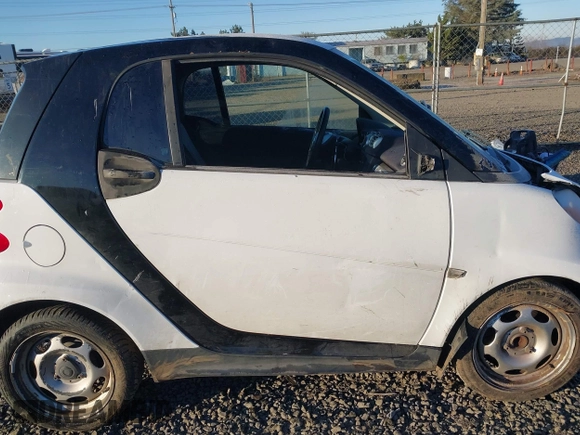 2013 Smart fortwo Pure z VIN WMEEJ3BA5DK703700, wystawiony jako IAAI lot #41431239 z przebiegiem 84 733 mil mil oraz . Historia ofert i sprzedaży dostępna na DreamBid. Obrazek 6.