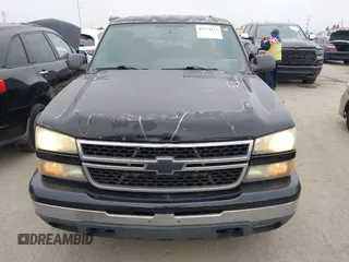 2006 Chevrolet Silverado 1500 LT1 with VIN 2GCEC13T961184876, listed as a IAAI auction lot 42174117 with 205,599 mi miles. Bid and sale history available at carsss.com. Image 6.