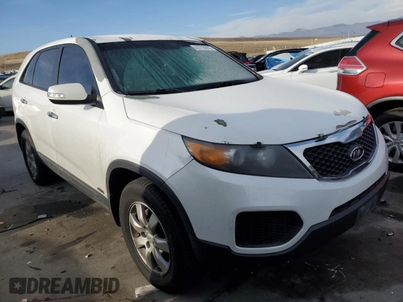 2013 Kia Sorento LX z VIN 5XYKTCA66DG423668, wystawiony jako Copart lot #43718905 z przebiegiem 201 892 mil mil oraz Szkoda całkowita • Salvage title. Historia ofert i sprzedaży dostępna na DreamBid. Obrazek 4.