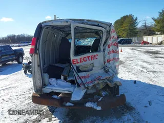 2009 Chevrolet Express Cargo with VIN 1GCFG15X091129140, listed as a IAAI auction lot 41273961 with Not provided miles and . Bid and sale history available at DreamBid. Image 15.