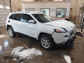 2015 Jeep Cherokee Latitude z VIN 1C4PJMCB4FW733710, wystawiony jako IAAI lot #41876945 z przebiegiem 194 857 mil mil oraz . Historia ofert i sprzedaży dostępna na DreamBid. Obrazek 1.