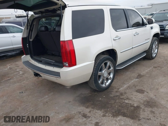 2008 Cadillac Escalade with VIN 1GYEC63878R129078, listed as a IAAI auction lot 41539282 with 162,979 mi miles. Bid and sale history available at carsss.com. Image 4.