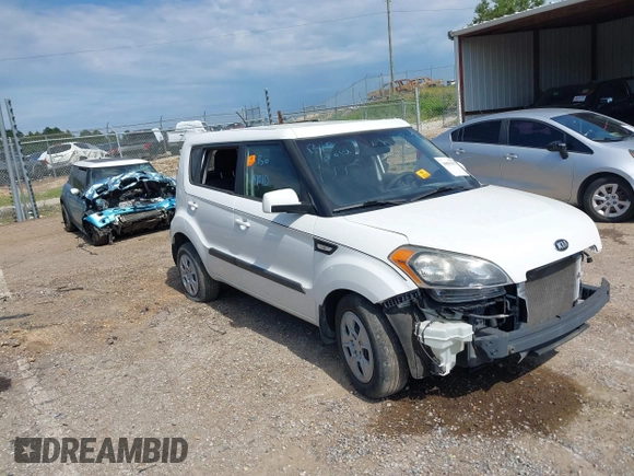 2013 Kia Soul with VIN KNDJT2A5XD7773332, listed as a IAAI auction lot 39593375 with 92,688 mi miles. Bid and sale history available at carsss.com. Image 1.