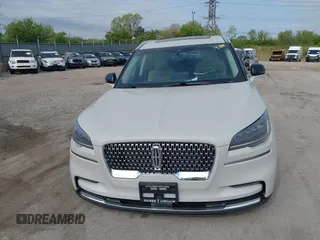 2023 Lincoln Aviator Reserve z VIN 5LM5J7WC0PGL29563, wystawiony jako IAAI lot #42219788 z przebiegiem 4 861 mil mil oraz . Historia ofert i sprzedaży dostępna na DreamBid. Obrazek 12.