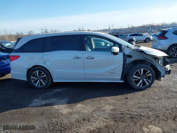 2022 Honda Odyssey Touring with VIN 5FNRL6H89NB056409, listed as a IAAI auction lot 41215762 with 13,238 mi miles. Bid and sale history available at carsss.com. Image 13.
