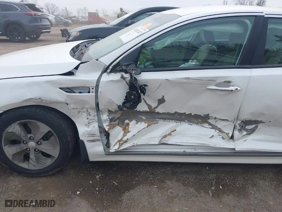 2015 Kia Optima Hybrid with VIN KNAGM4AD7F5086217, listed as a IAAI auction lot 41811147 with NaN miles. Bid and sale history available at carsss.com. Image 6.