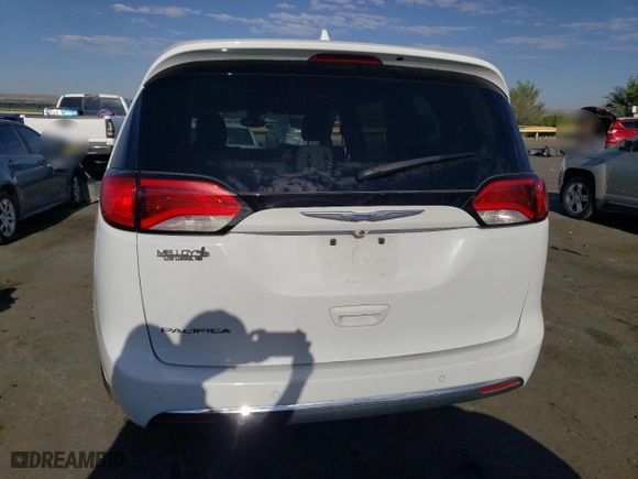2017 Chrysler Pacifica Touring-L with VIN 2C4RC1BG7HR579133, listed as a Copart auction lot 70061814 with 119,393 mi miles and Salvage Title. Bid and sale history available at carsss.com. Image 6.